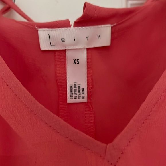 Leith Cold Shoulder Ruffle Top - Picture 4 of 6